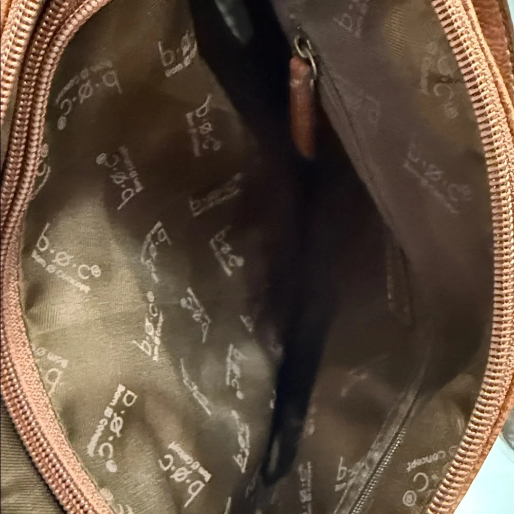 b.o.c. LEATHER CROSSBODY Messenger Bag NWT - Picture 10 of 11